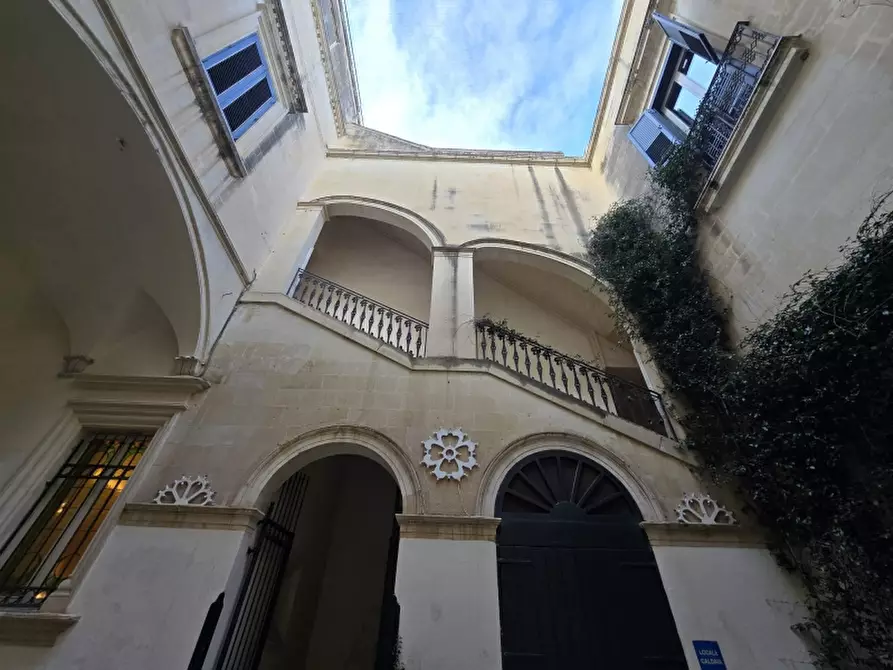 Immagine 6 di Palazzo in vendita  a Lecce