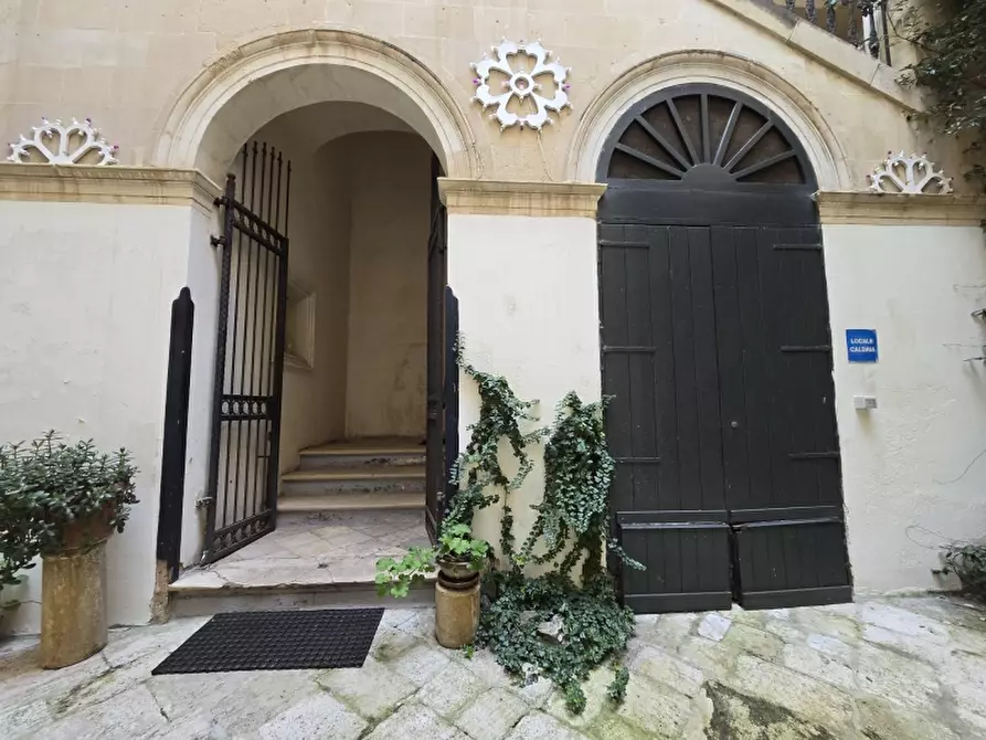Immagine 2 di Palazzo in vendita  a Lecce