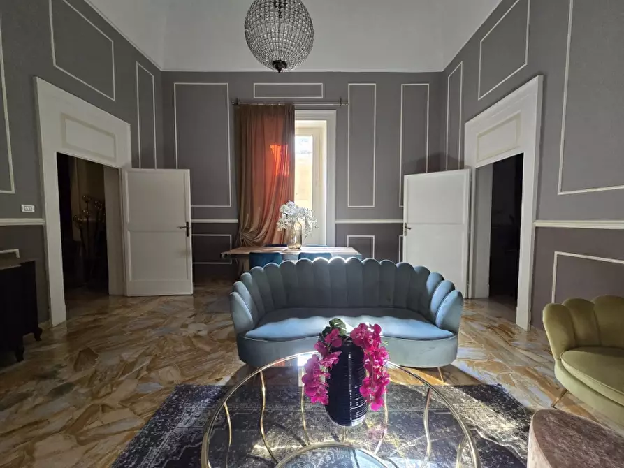 Immagine 12 di Palazzo in vendita  a Lecce