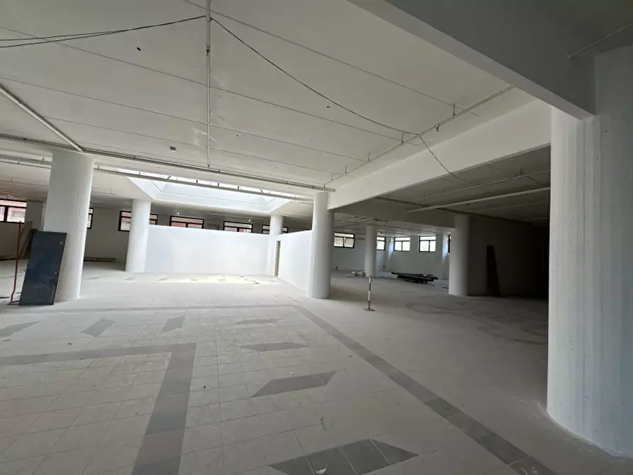 Immagine 2 di Locale commerciale in affitto  a Lecce