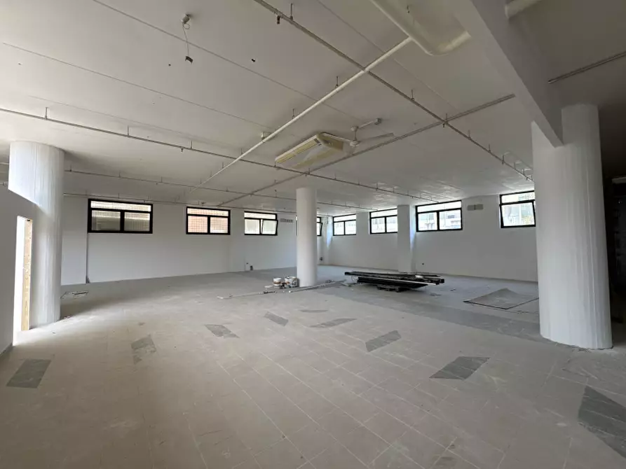 Immagine 1 di Locale commerciale in affitto  a Lecce