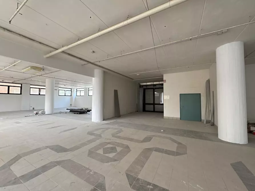 Immagine 6 di Locale commerciale in affitto  a Lecce