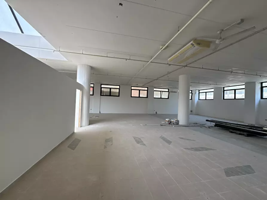 Immagine 7 di Locale commerciale in affitto  a Lecce