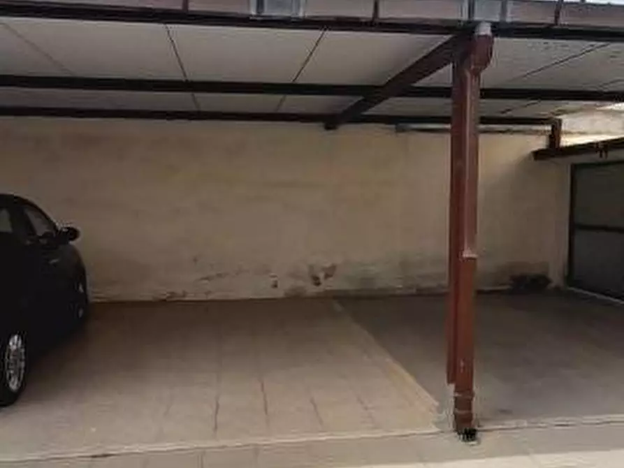 Immagine 4 di Posto auto in vendita  a Lecce
