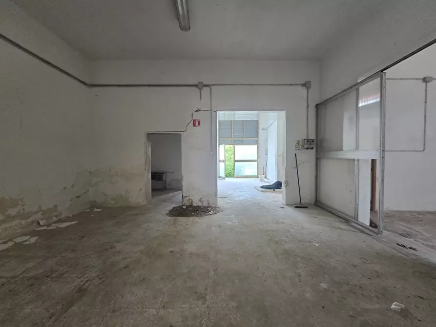 Immagine 4 di Laboratorio in vendita  a San Cesario Di Lecce