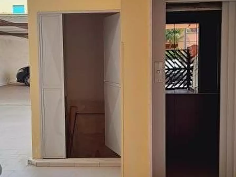 Immagine 2 di Magazzino in vendita  in Via Buccarelli 20 a Lecce