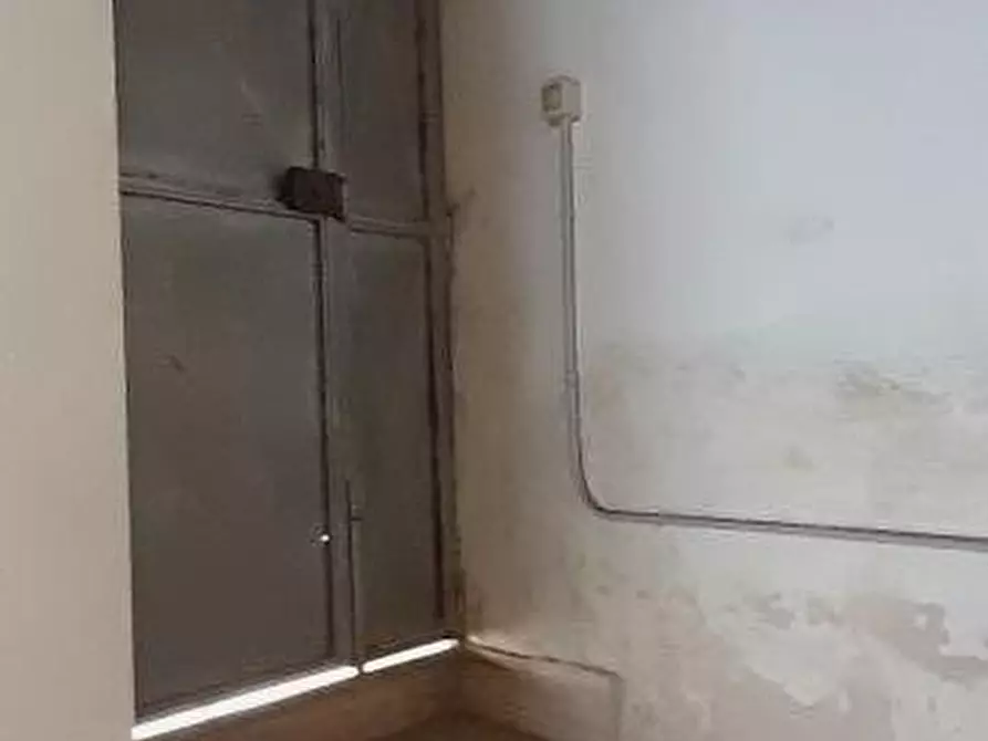 Immagine 20 di Magazzino in vendita  in Via Buccarelli 20 a Lecce