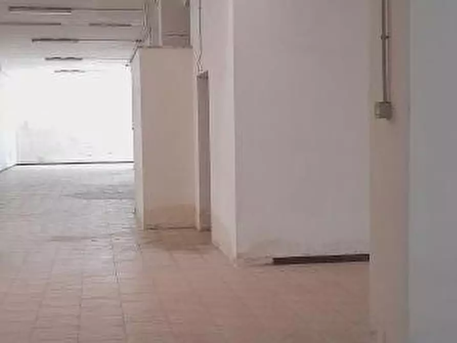 Immagine 23 di Magazzino in vendita  in Via Buccarelli 20 a Lecce