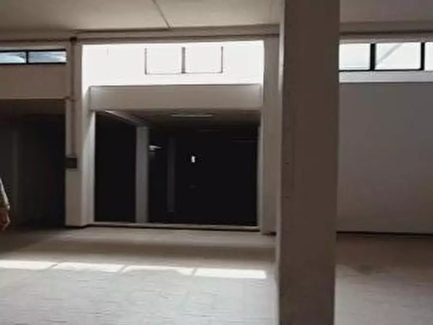 Immagine 7 di Magazzino in vendita  in Via Buccarelli 20 a Lecce