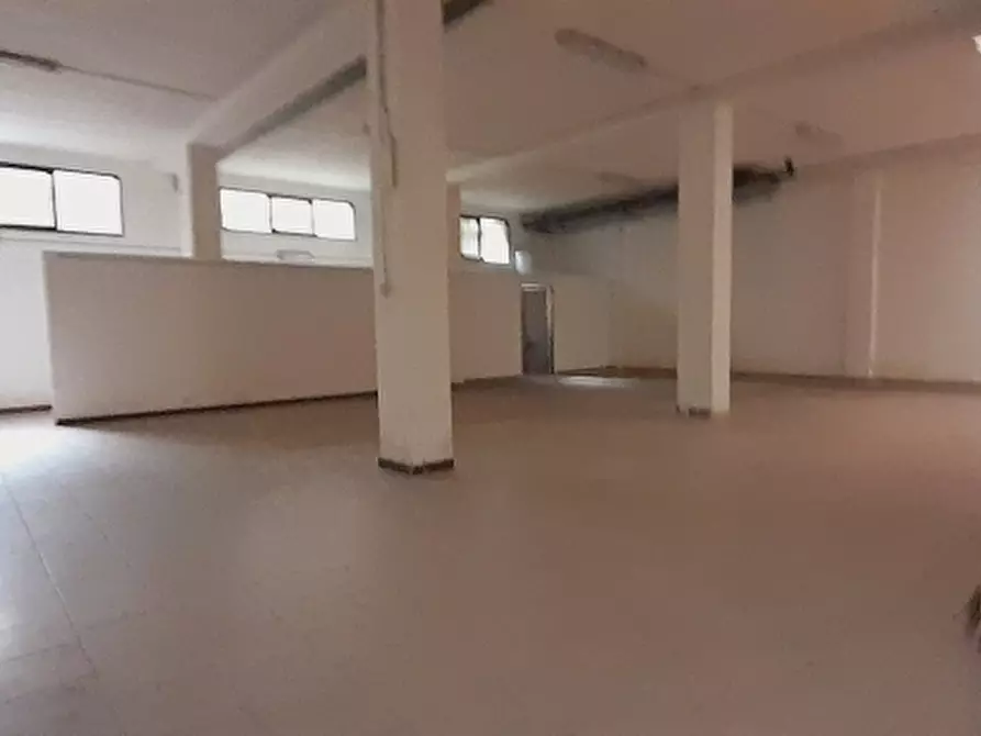 Immagine 4 di Magazzino in vendita  in Via Buccarelli 20 a Lecce