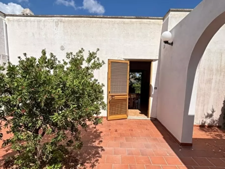 Immagine 2 di Villa in vendita  a Lecce