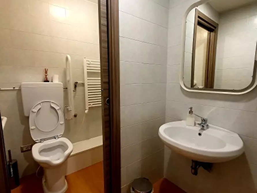 Immagine 7 di Ufficio in affitto  a Lecce