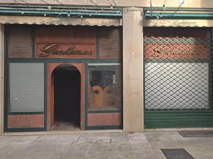 Immagine 3 di Locale commerciale in affitto  in Via Dei Mocenigo 8 10 a Lecce