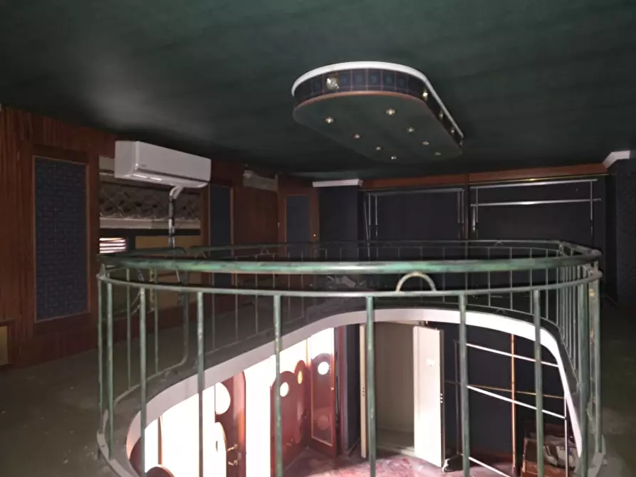 Immagine 22 di Locale commerciale in affitto  in Via Dei Mocenigo 8 10 a Lecce