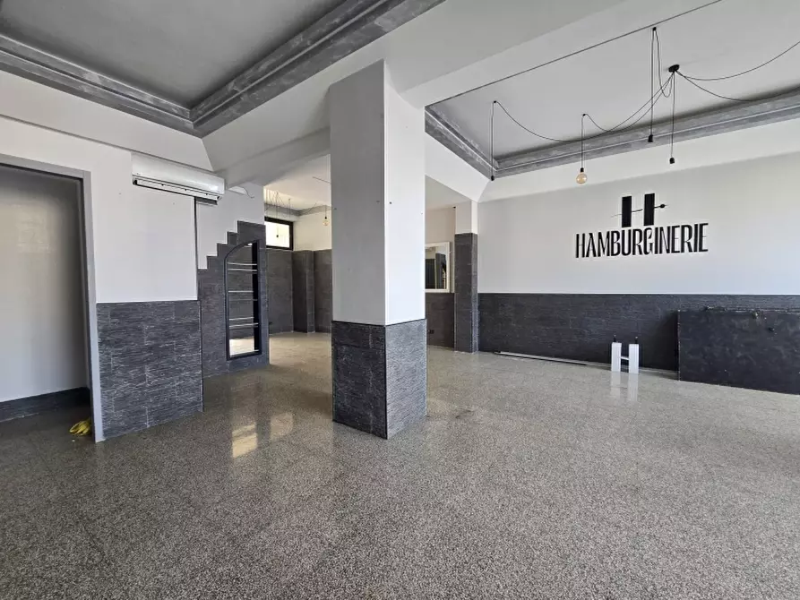 Immagine 3 di Locale commerciale in affitto  a Lecce