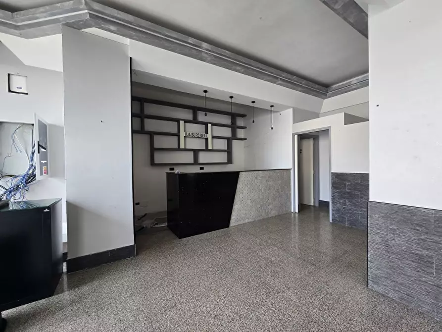 Immagine 4 di Locale commerciale in affitto  a Lecce