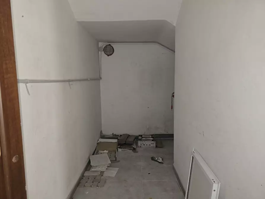 Immagine 23 di Locale commerciale in affitto  a Lecce
