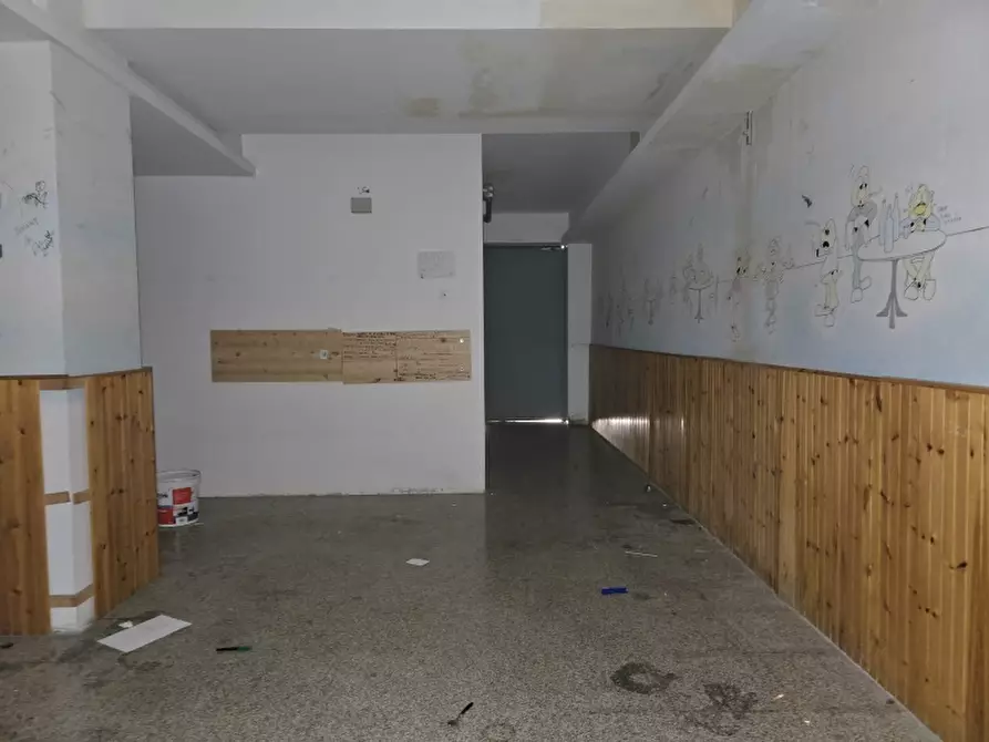 Immagine 27 di Locale commerciale in affitto  a Lecce