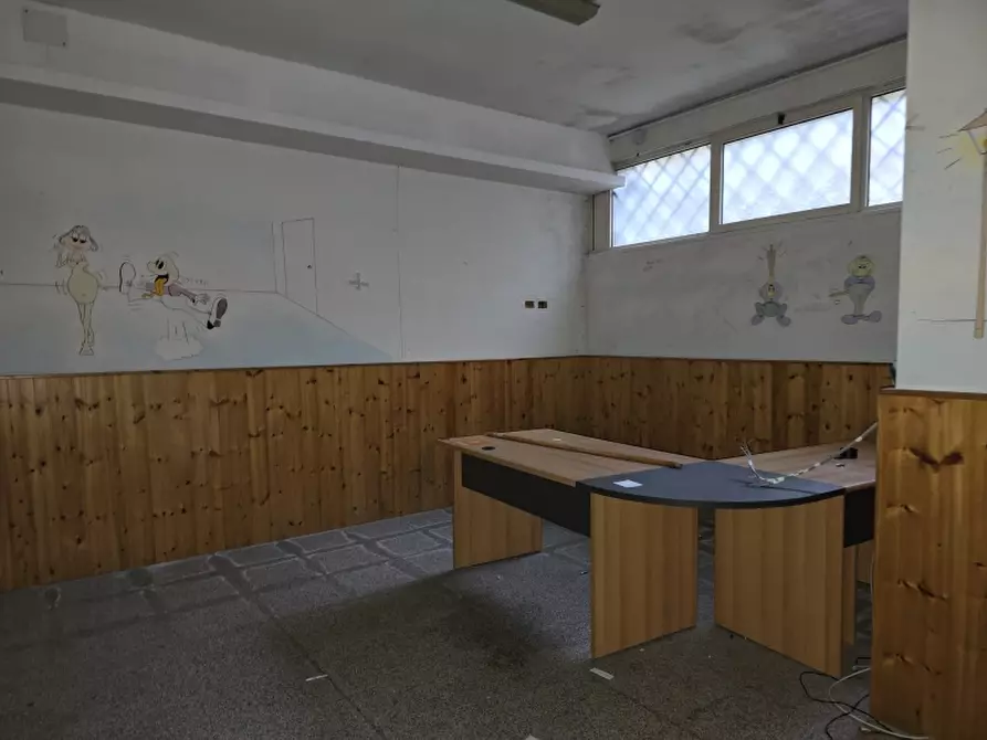 Immagine 28 di Locale commerciale in affitto  a Lecce