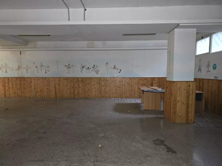Immagine 30 di Locale commerciale in affitto  a Lecce