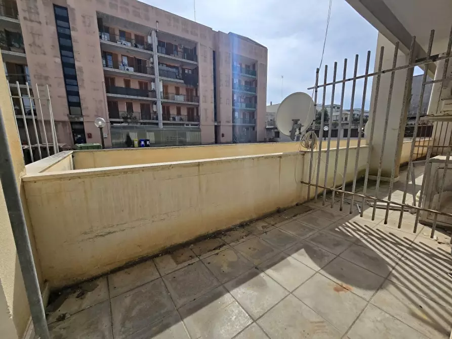 Immagine 12 di Locale commerciale in affitto  a Lecce