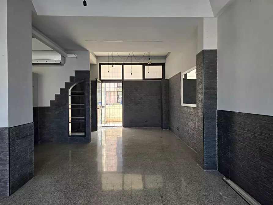 Immagine 6 di Locale commerciale in affitto  a Lecce
