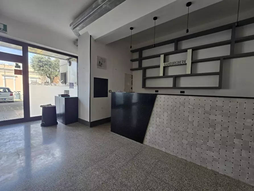 Immagine 7 di Locale commerciale in affitto  a Lecce
