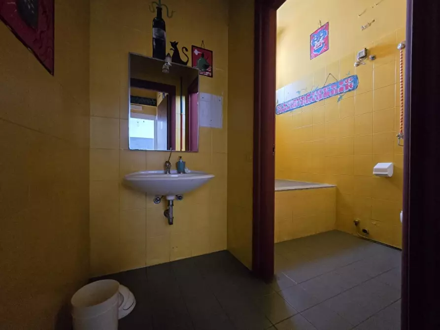 Immagine 15 di Locale commerciale in affitto  a Lecce