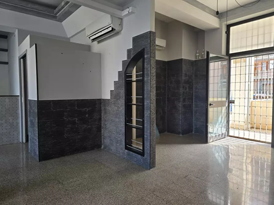 Immagine 8 di Locale commerciale in affitto  a Lecce