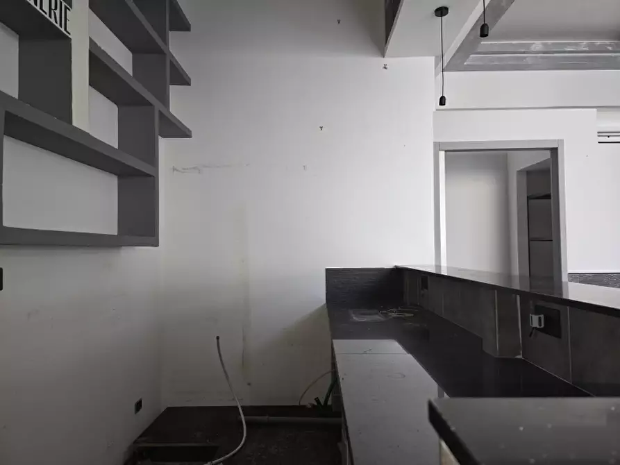 Immagine 10 di Locale commerciale in affitto  a Lecce