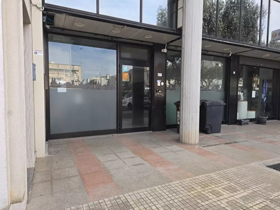 Immagine 2 di Locale commerciale in affitto  a Lecce