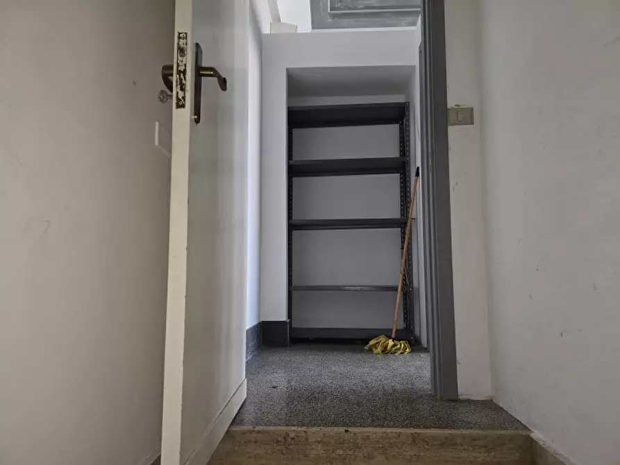 Immagine 17 di Locale commerciale in affitto  a Lecce