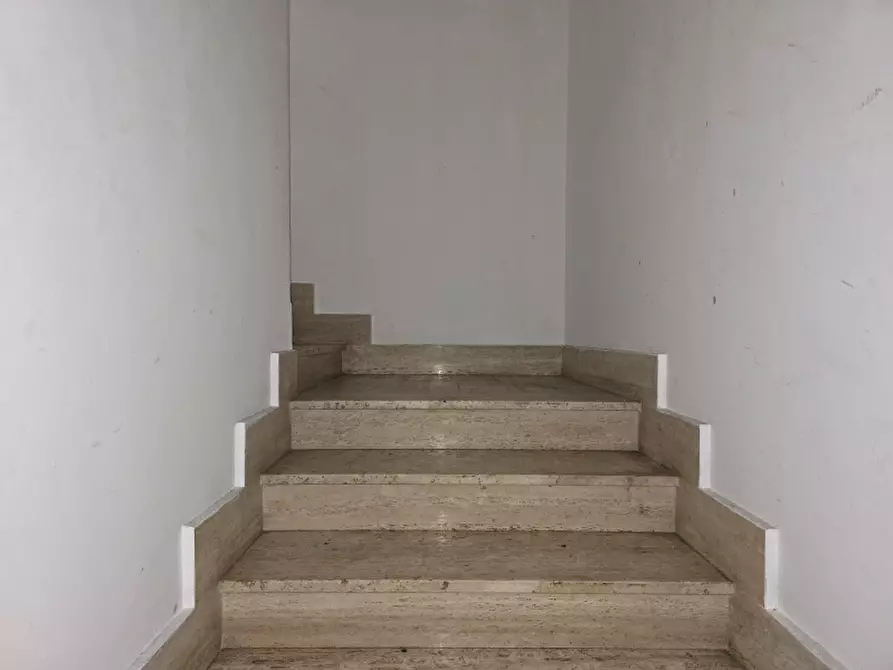 Immagine 18 di Locale commerciale in affitto  a Lecce