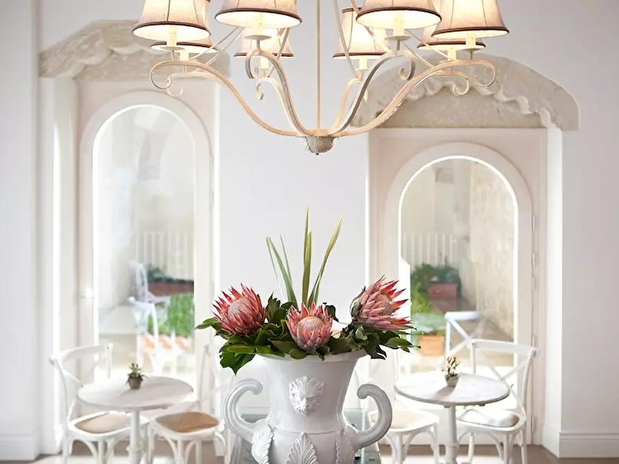 Immagine 2 di Palazzo in vendita  in Piazzetta dei Peruzzi a Lecce