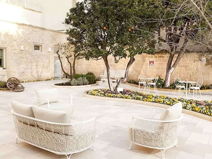 Immagine 13 di Palazzo in vendita  in Piazzetta dei Peruzzi a Lecce