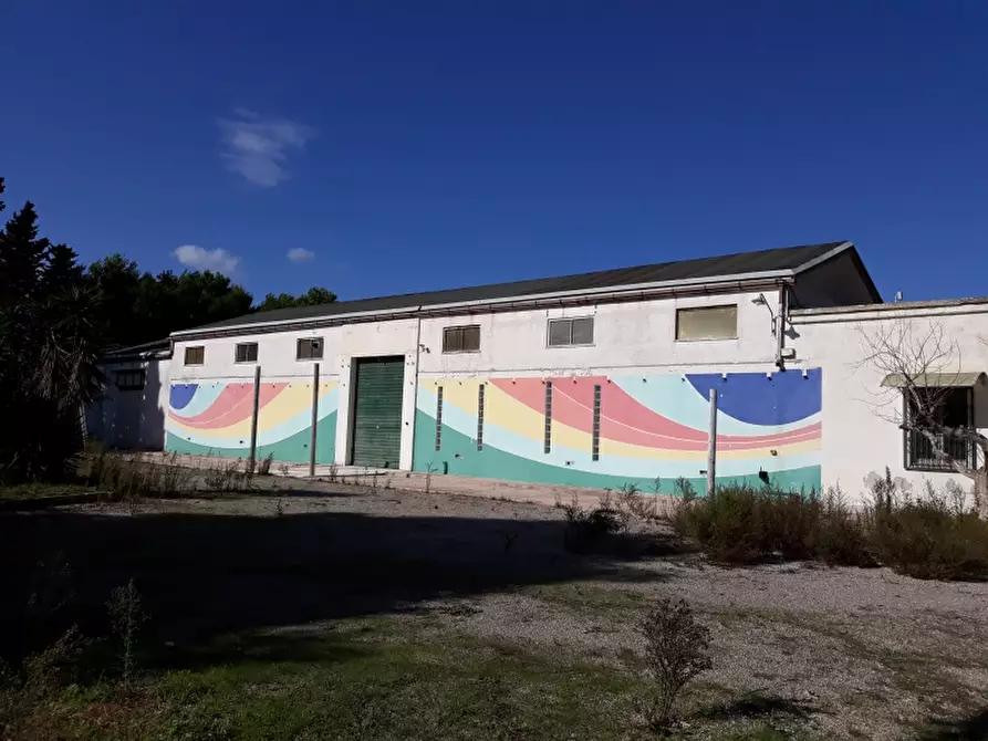 Immagine 1 di Capannone industriale in affitto  a Lecce
