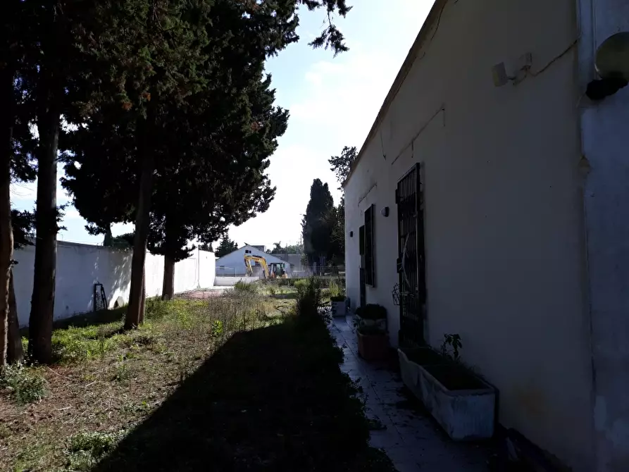 Immagine 5 di Capannone industriale in affitto  a Lecce