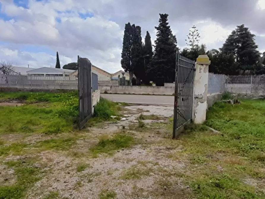 Immagine 14 di Capannone industriale in affitto  a Lecce