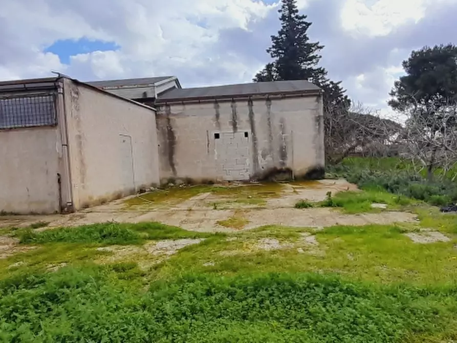 Immagine 17 di Capannone industriale in affitto  a Lecce