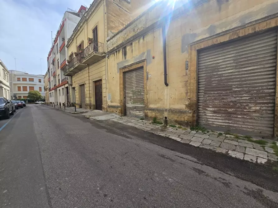 Immagine 2 di Magazzino in affitto  a Lecce