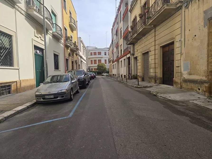 Immagine 1 di Magazzino in affitto  a Lecce