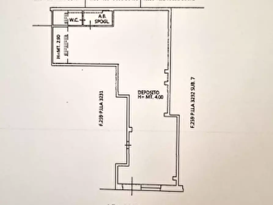 Immagine 2 di Magazzino in vendita  a Lecce