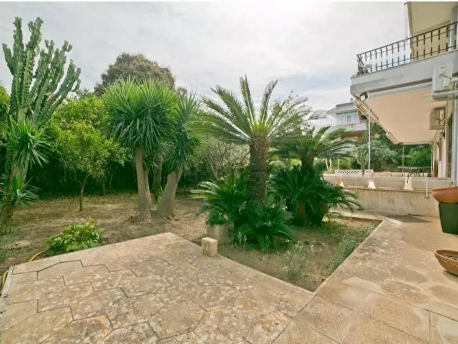 Immagine 1 di Villa in vendita  a Lecce