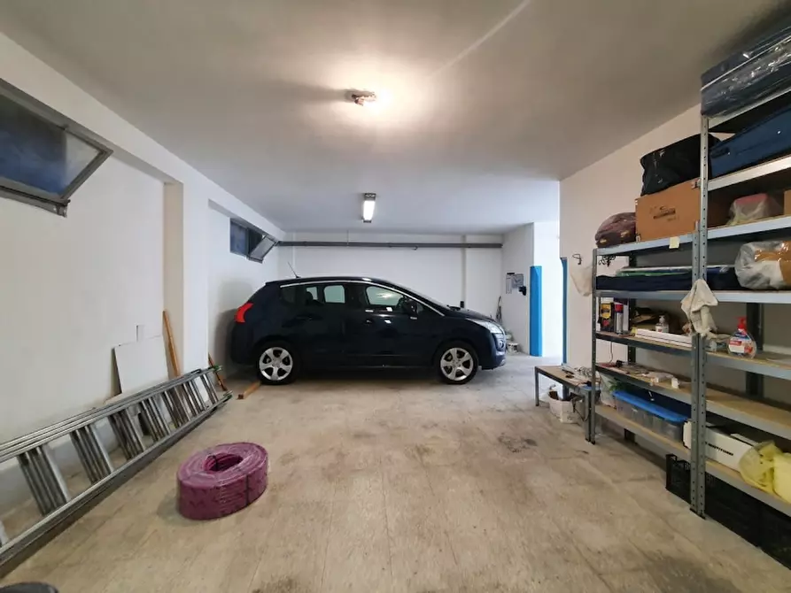 Immagine 1 di Garage in vendita  in Via Archimede 34 a Lecce