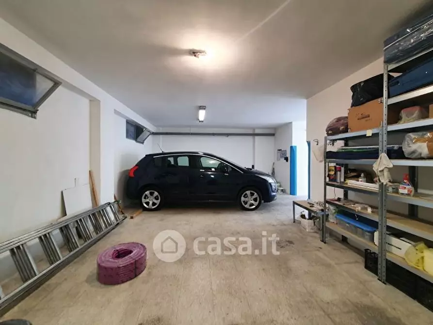 Immagine 1 di Garage in vendita  a Lecce