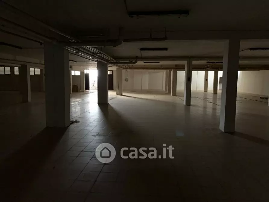 Immagine 1 di Attività commerciale in affitto  a Lecce