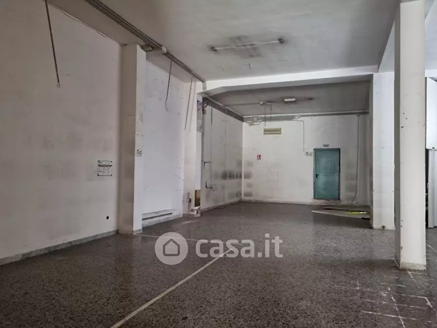 Immagine 1 di Locale commerciale in affitto  a Lecce