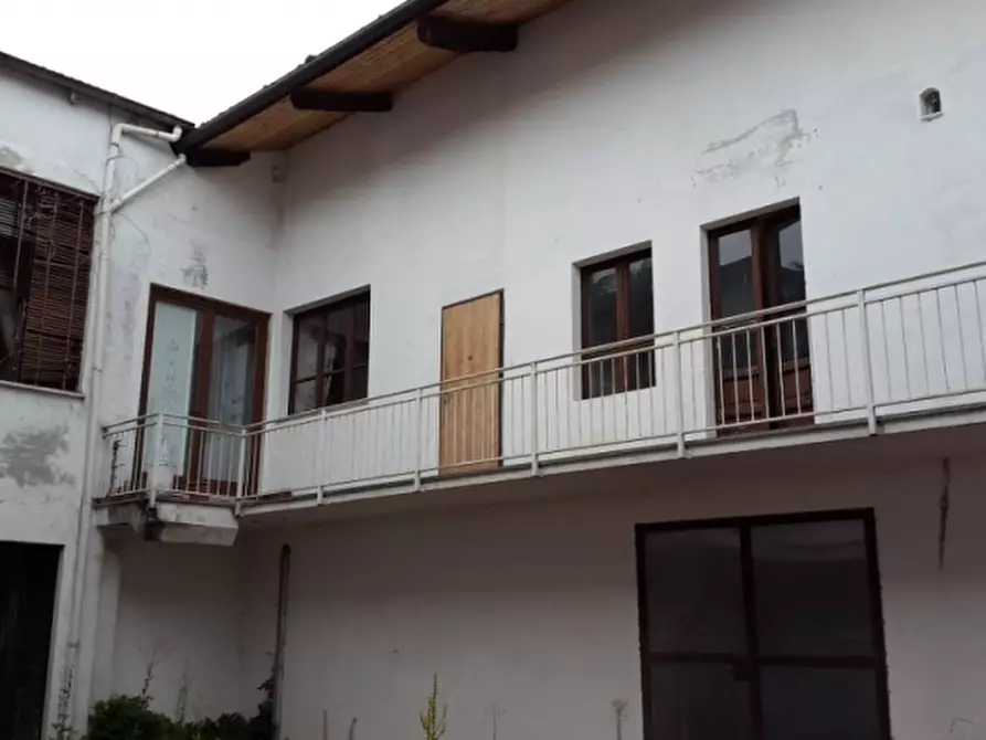 Immagine 2 di Palazzo in vendita  in VIA UMBERTO I 15/17 a Cuceglio