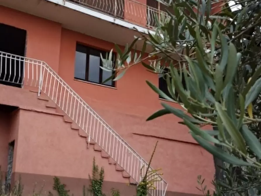 Immagine 5 di Palazzo in vendita  in VIA UMBERTO I 15/17 a Cuceglio