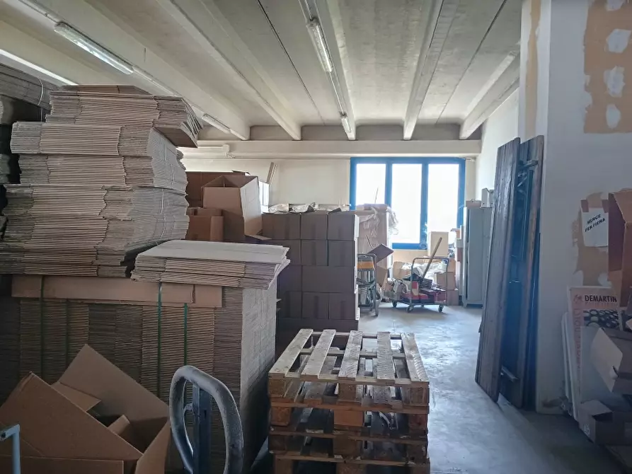 Immagine 12 di Attività commerciale in vendita  in STRADA VALPERGA 27 a Salassa